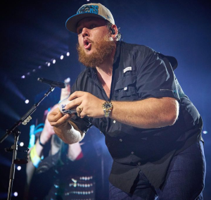 Read more about the article luke combs Net Worth 2024: Bio, Age, Career, Spouse, Website