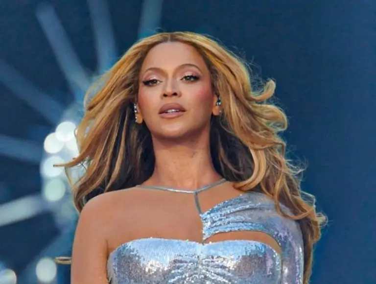 Beyonce full name, stage name, date of birth, age, place of birth, citizenship, origin, occupation, spouse, page handles, net worth.